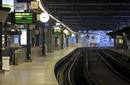 V&iacute;as de tren vac&iacute;as en una estaci&oacute;n de Bruselas durante la jornada de huelga