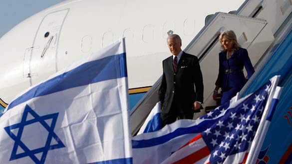 Biden, a su llegada al aeropuerto Ben Gurion de Tel Aviv.