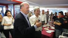 Vicente del Bosque, en la comida de cumplea&ntilde;os de Cu&eacute;ntame
