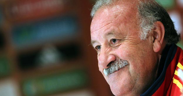 Vicente del Bosque, seleccionador nacional, feliz en la concentraci&oacute;n de Suiza