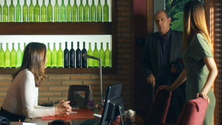 Gran Reserva - Paula se endeuda por culpa de Vicente