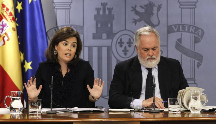 La vicepresidenta del Gobierno, Soraya S&aacute;enz de Santamar&iacute;a y el ministro de Agricultura, Miguel Arias Ca&ntilde;ete