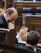 El vicepresidente primero del Gobierno, Alfredo P&eacute;rez Rubalcaba, aplaude una intervenci&oacute;n del presidente del Gobierno