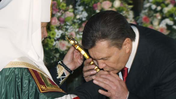Victor Yanuk&oacute;vich toma posesi&oacute;n de su cargo como presidente de Ucrania