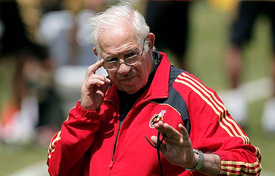 Luis Aragon&eacute;s: Una vida consagrada al f&uacute;tbol