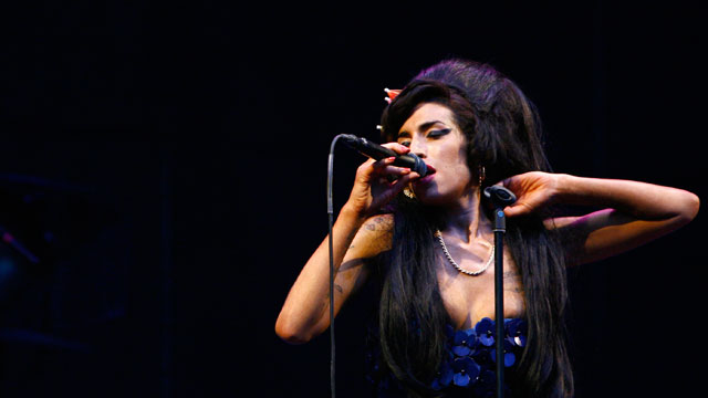 Hallan muerta en su domicilio de Londres a Amy Winehouse