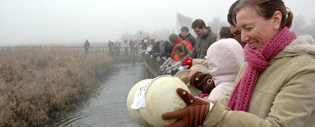 VIERTEN SIMB&Oacute;LICAMENTE AGUA SOBRE EL "CORAZ&Oacute;N SECO" DE LAS TABLAS DE DAIMIEL