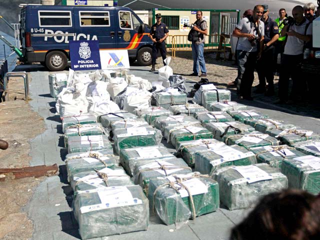 El GEO intercepta en alta mar un velero cargado con m&aacute;s de una tonelada de coca&iacute;na