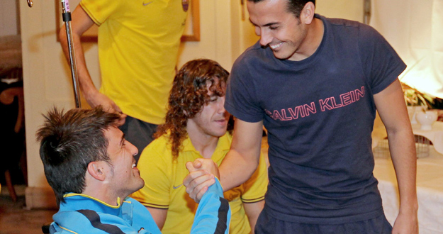 VILLA LLEGA AL HOTEL DE CONCENTRACIÓN TRAS SU ROTURA DE TIBIA VILLA LLEGA AL HOTEL DE CONCENTRACIÓN TRAS SU ROTURA DE TIBIA