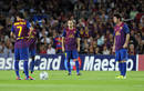 Villa, Messi e Iniesta, apunto de volver a poner el bal&oacute;n en juego tras el tempranero gol de Pato