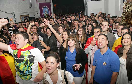 Villaca&ntilde;as celebra el triunfo de Sim&oacute;n