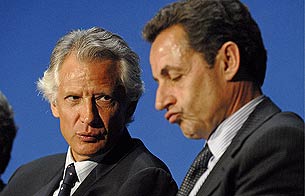 Ver v&iacute;deo  'Villepin, en el banquillo; Sarkozy, acusador'
