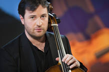 El violonchelista Josetxu Obreg&oacute;n