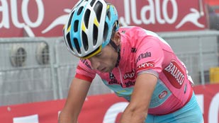 Visconti rinde homenaje a Pantani en el Galibier donde Nibali sigue líder Visconti rinde homenaje a Pantani en el Galibier donde Nibali sigue líder