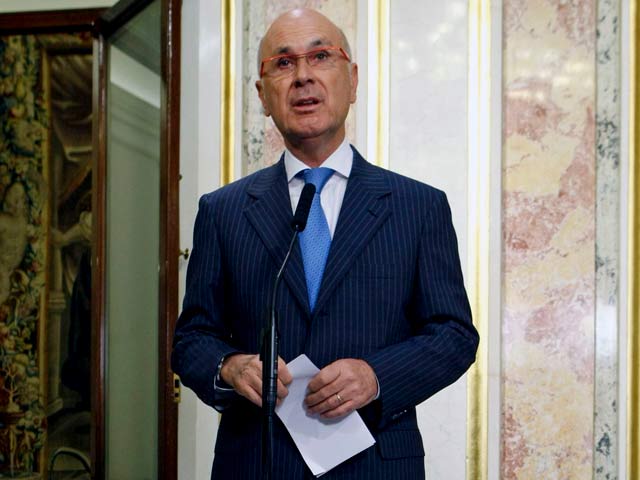 Cr&iacute;ticas al presidente por su ausencia en los actos del Papa