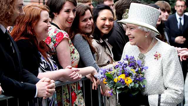 Primera jornada de la hist&oacute;rica visita de Isabel II a Irlanda