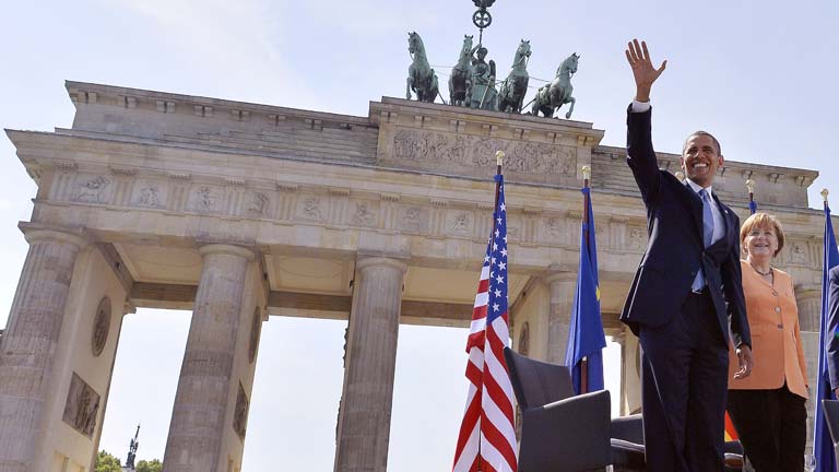 Obama emula a JFK y conquista Berl&iacute;n con un discurso pacifista y antinuclear