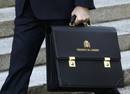 Vista detalle de la cartera de Presidente del Gobierno que ya porta Mariano Rajoy