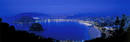 Vista nocturna de la Playa de la Concha, en San Sebastian.