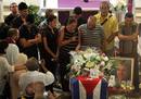 La viuda del opositor cubano, Ofelia Acevedo, habla durante la ceremonia f&uacute;nebre.