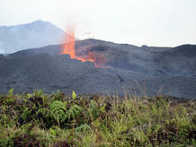 El volc&aacute;n Cerro Azul en la isla Isabela, la m&aacute;s grande del archipi&eacute;lago de las Gal&aacute;pagos