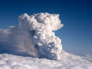 Ver v&iacute;deo  'Un volc&aacute;n entra en erupci&oacute;n en Islandia'
