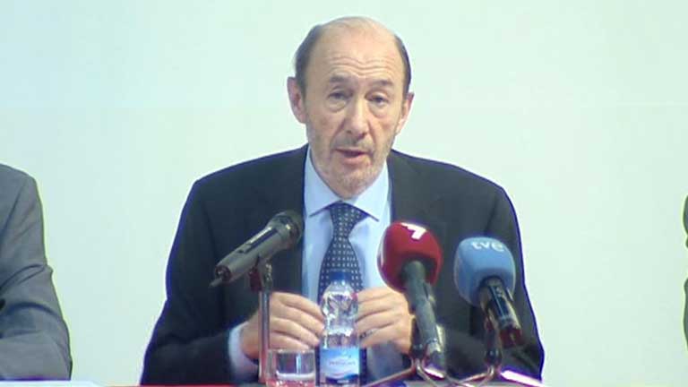 Rubalcaba se&ntilde;ala que para salir de la crisis el Gobierno debe contar con todos