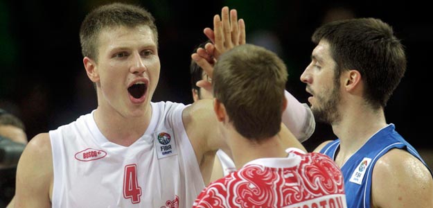 Los jugadores de Rusia celebran su victoria frente a Serbia