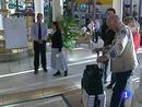 Ir al Video&nbsp;Vuelven al hotel Cordial de Mog&aacute;n los turistas desalojados por la explosi&oacute;n