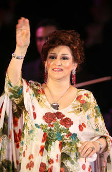 Warda durante un concierto el Argel