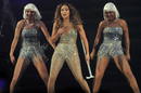 Jennifer Lopez con su cuerpo de baile