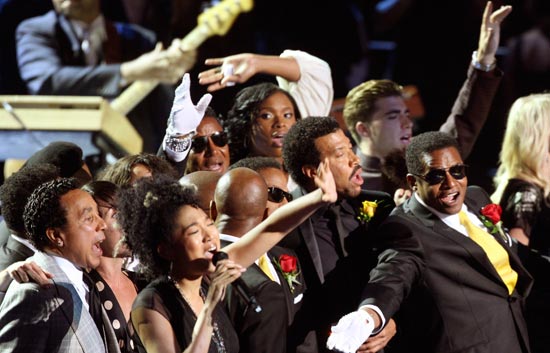 'We are the world' no pod&iacute;a faltar en el homenaje a Michael Jackson en el Staples Center