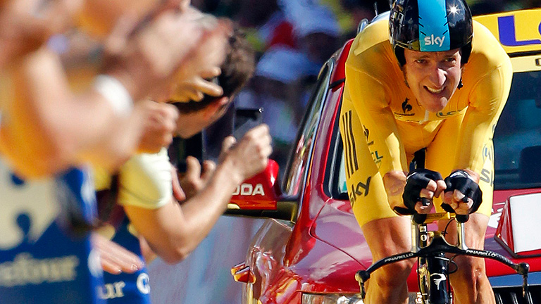 Wiggins gana la crono y se afianza como l&iacute;der