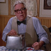 William Windom en su papel del Dr. Seth Hazlitt en 'Se ha escrito un crimen'
