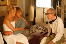 Woody Allen da indicaciones a Owen Wilson y Rachel McAdams en un momento del rodaje de 'Midnght in Paris'.
