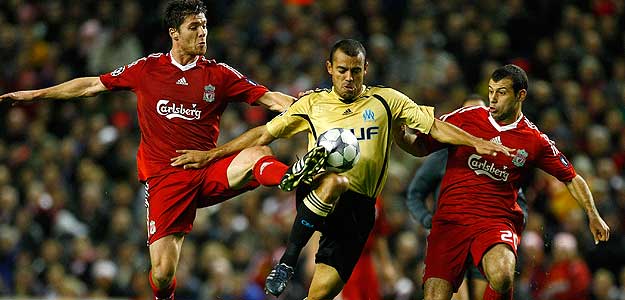 El Liverpool no quiere desprenderse de sus mejores centrocampistas, el españo Alonso y el argentino Mascherano. El Liverpool no quiere desprenderse de sus mejores centrocampistas, el españo Alonso y el argentino Mascherano.