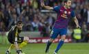 Xavi (32 cl&aacute;sicos) y Casillas (30 cl&aacute;sicos), en un lance del Bar&ccedil;a-Madrid