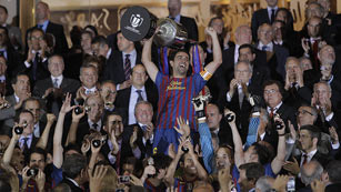 Ver v&iacute;deo  'Xavi levanta la 26&ordf; Copa del Bar&ccedil;a'