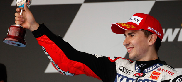 Jorge Lorenzo celebra en el podio su segundo puesto logrado en el GP de Jerez.