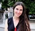 Yoani S&aacute;nchez tiene formaci&oacute;n como fil&oacute;loga, pero cuando descubri&oacute; internet se convirti&oacute; en una bloguera internacional muy influyente a trav&eacute;s de su p&aacute;gina Generaci&oacute;n Y, en la que reflexiona sobre el d&iacute;a a d&iacute;a en Cuba, su pa&iacute;s de origen y donde res