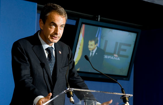 Zapatero habla en Bruselas sobre la gesti&oacute;n del Gobierno en el secuestro del Alakrana