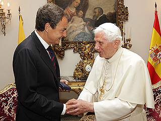Ver v&iacute;deo  'Zapatero y el papa conversan sobre la crisis economica'