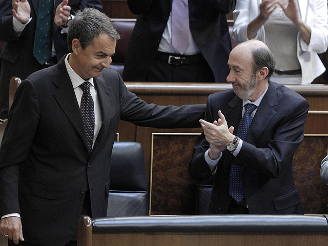Zapatero pide un "esfuerzo colectivo" y critica las "urgencias pol&iacute;ticas"