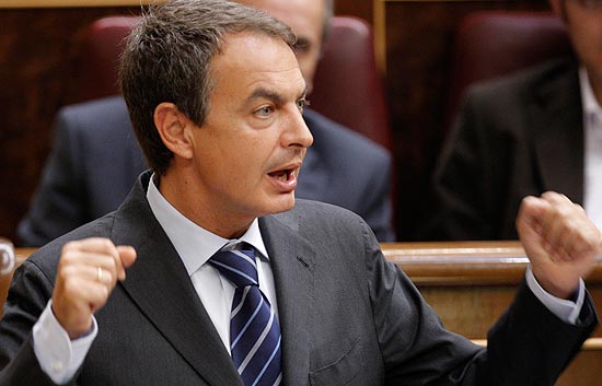 Zapatero y Rajoy se enzarzan por los impuestos en el Congreso