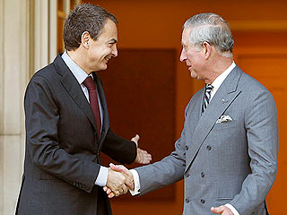 Ver v&iacute;deo  'Zapatero se re&uacute;ne con el pr&iacute;ncipe Carlos de Inglaterra en el Palacio de La Moncloa'