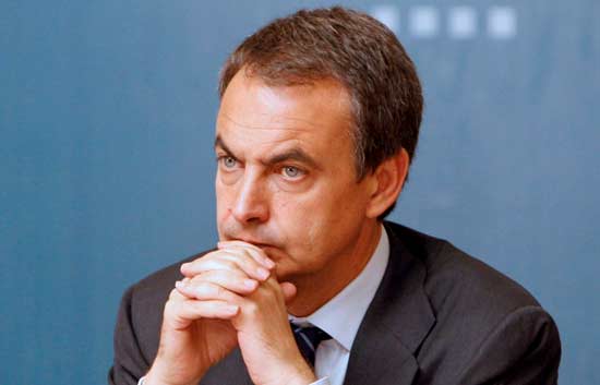 Zapatero alava el acuerdo con los sindicatos y la patronal