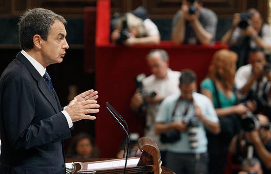 Zapatero dice que la subida de impuestos supondr&aacute; el 1,5% del PIB
