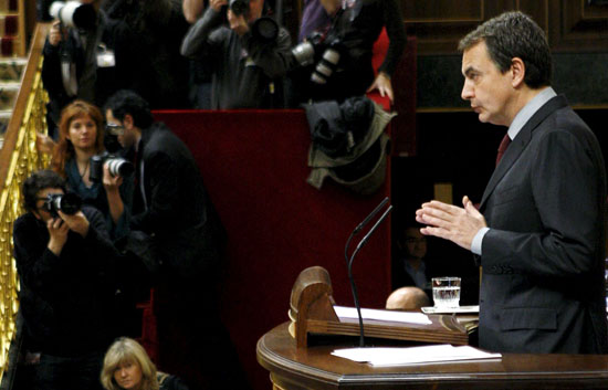 Zapatero: "Vamos a poner toda la carne en el asador para buscar acuerdos"