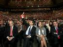El presidente del Gobierno Jos&eacute; Luis Rodr&iacute;guez Zapatero, saluda durante la intervenci&oacute;n de Felipe Gonz&aacute;lez.