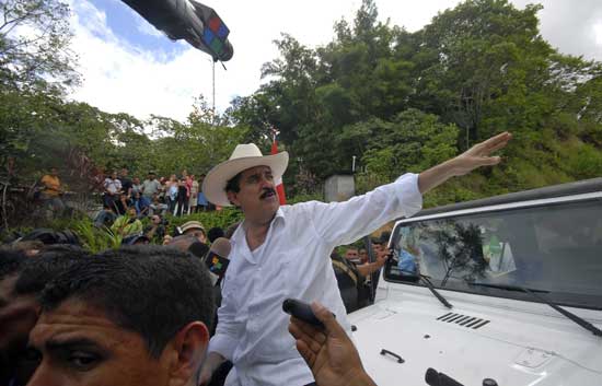 Ver v&iacute;deo  'Zelaya acampa en la frontera'